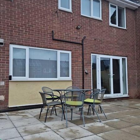5 Bedroom House - Cheshire Oaks Элсмир-Порт Экстерьер фото