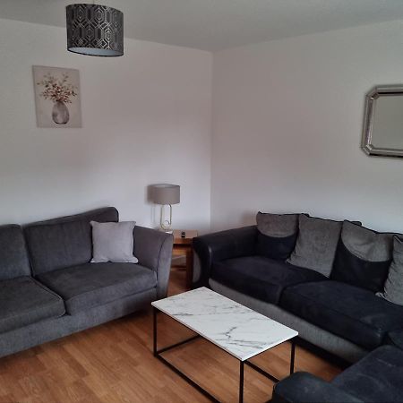 5 Bedroom House - Cheshire Oaks Элсмир-Порт Экстерьер фото
