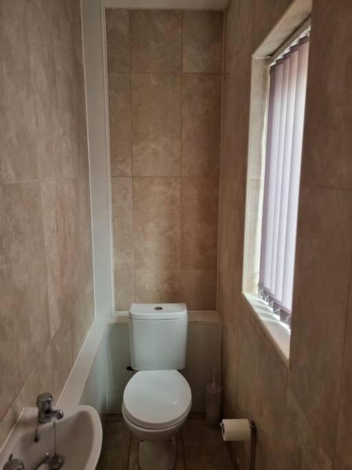5 Bedroom House - Cheshire Oaks Элсмир-Порт Экстерьер фото