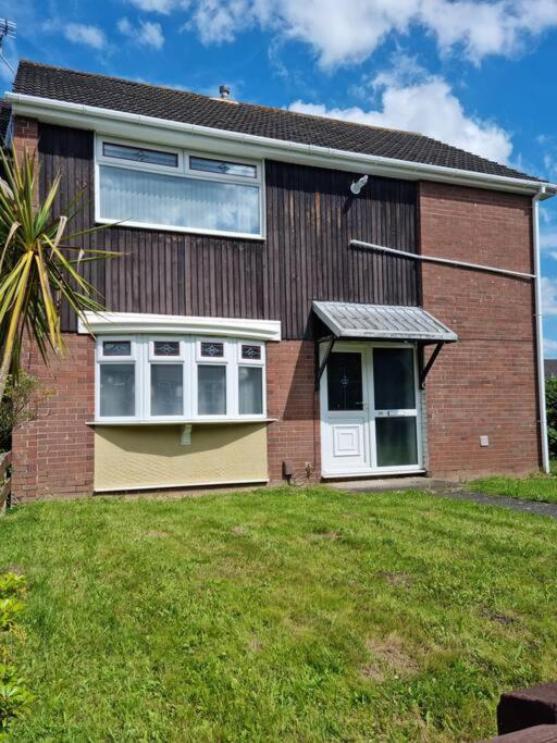 5 Bedroom House - Cheshire Oaks Элсмир-Порт Экстерьер фото