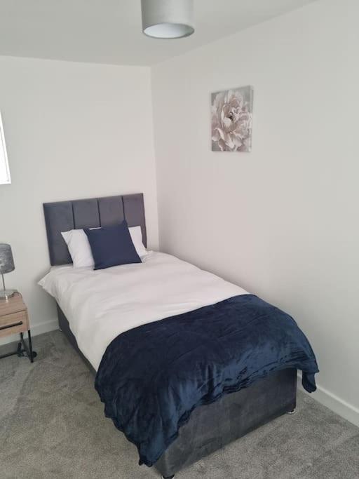 5 Bedroom House - Cheshire Oaks Элсмир-Порт Экстерьер фото