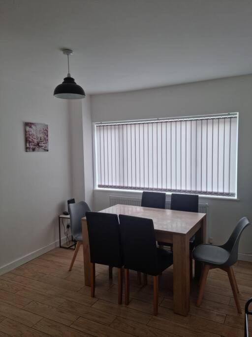 5 Bedroom House - Cheshire Oaks Элсмир-Порт Экстерьер фото