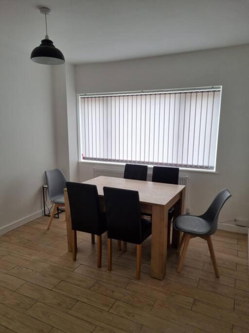5 Bedroom House - Cheshire Oaks Элсмир-Порт Экстерьер фото