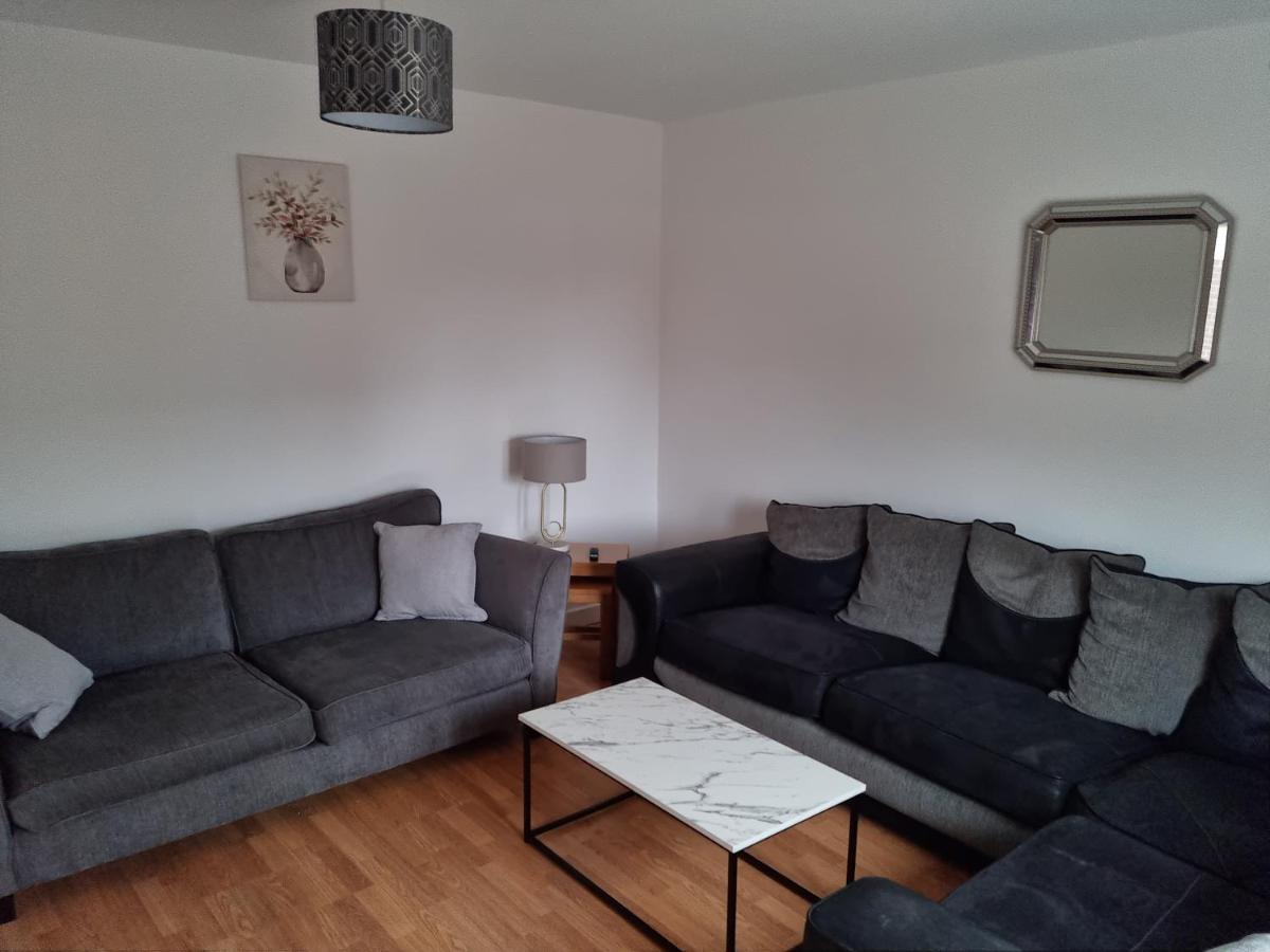 5 Bedroom House - Cheshire Oaks Элсмир-Порт Экстерьер фото